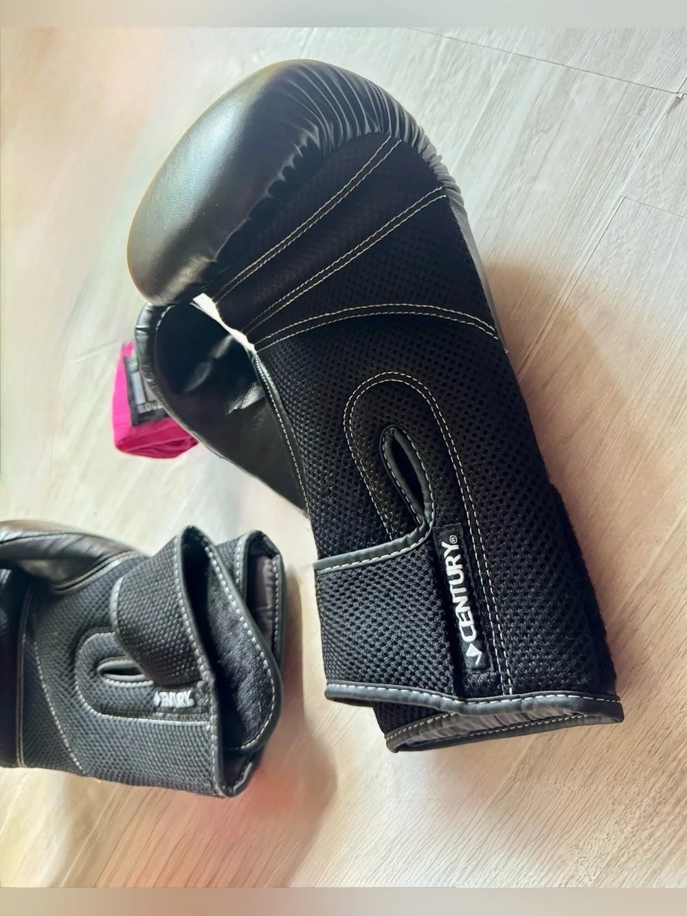 🥊 Black Kickboxing Gloves with Pink Hand Wraps - One Size